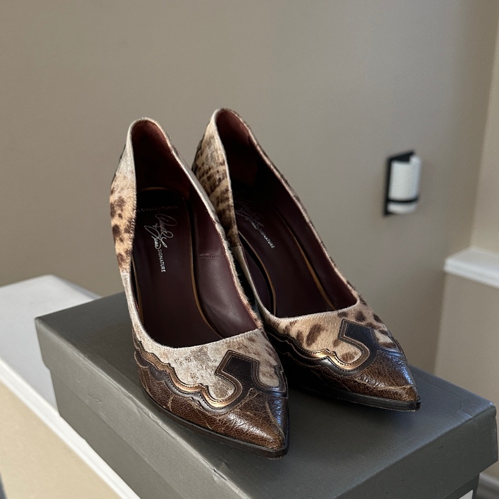 Donald Pliner Heels - western style - Sz 8